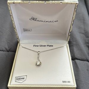 Silver necklace with zirconia